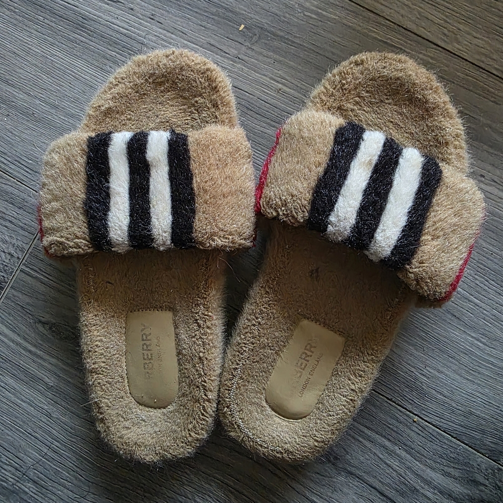 Burberry Faux FUR Slide Sandals